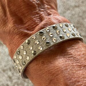 🩶🤍Swarovski Gray and Silver Crystal Bracelet 🤍🩶